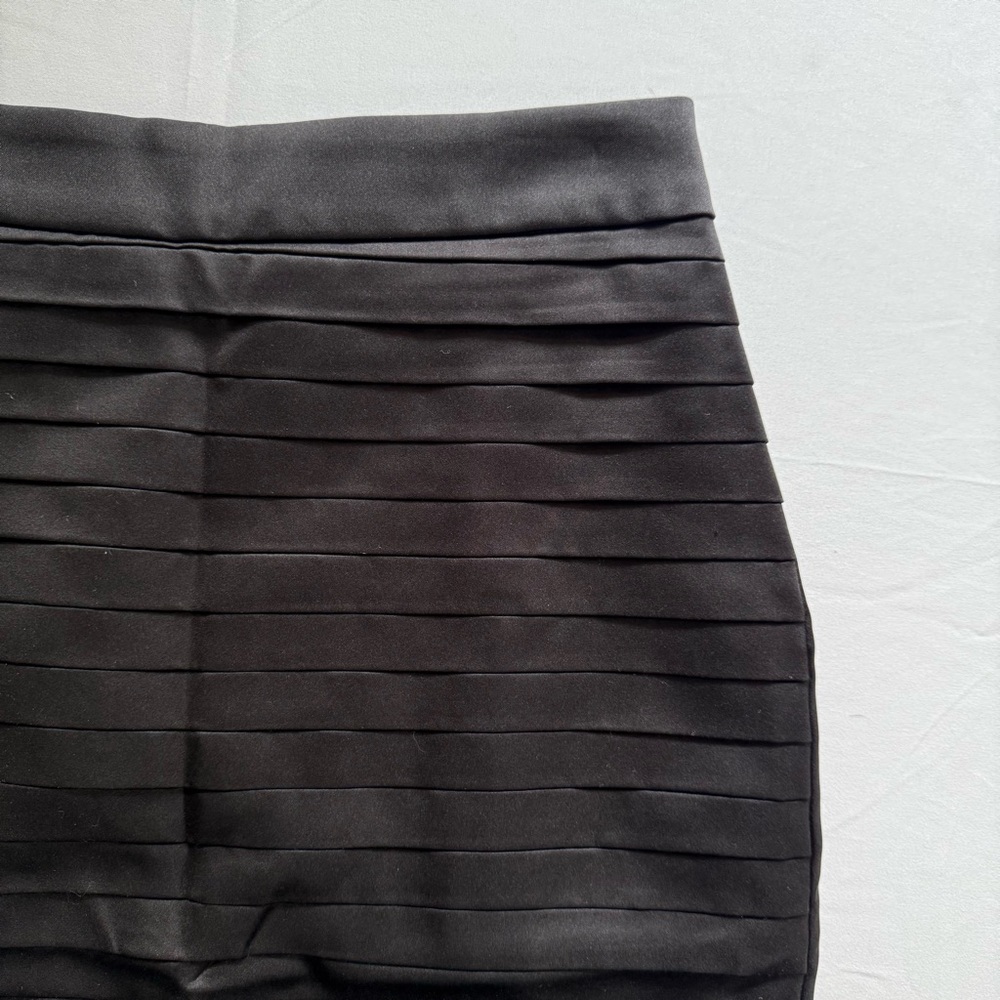 H+M | Women's 4, Black Pleated Pencil Skirt‎